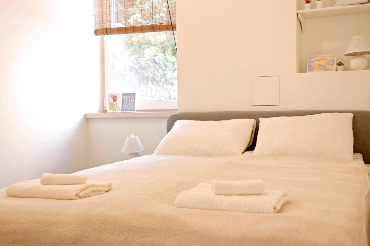 Minimalist Studio Old Town Apartments By Hostlovers Kaunas Exterior foto