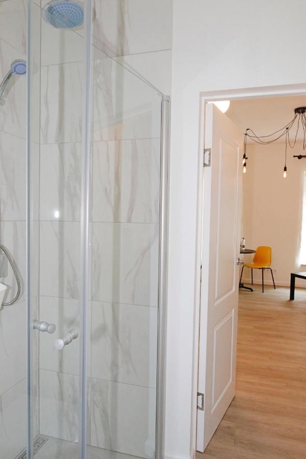 Minimalist Studio Old Town Apartments By Hostlovers Kaunas Exterior foto